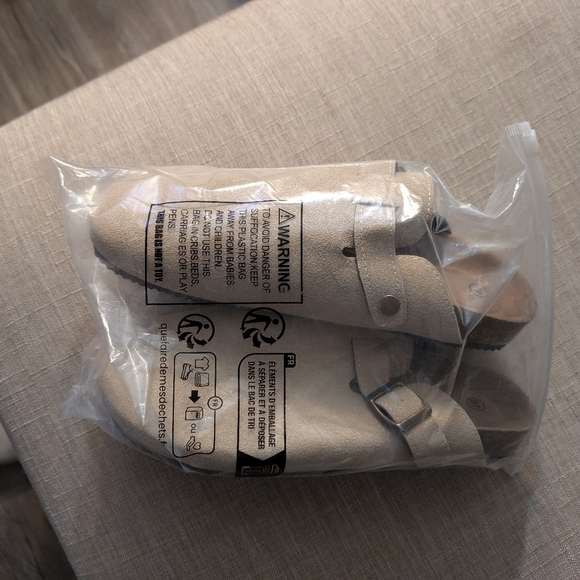 Cloggs Slide On Shoes - Picture 2 of 4